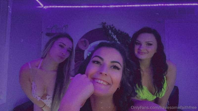 Watch me makeout with my besties😈