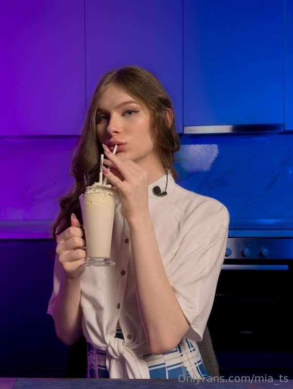 I enjoy every sip of this delicious milkshake! 🥤 Mmm, how de..