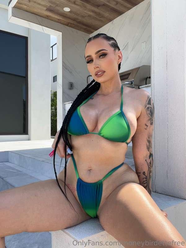 Warning: You might stare too long 😈