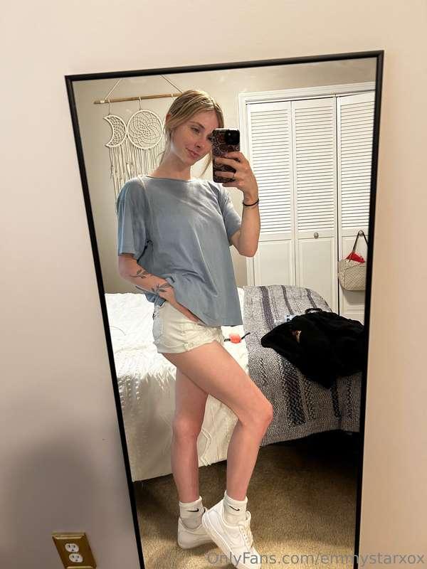 Less clothes? DM me😉🤭