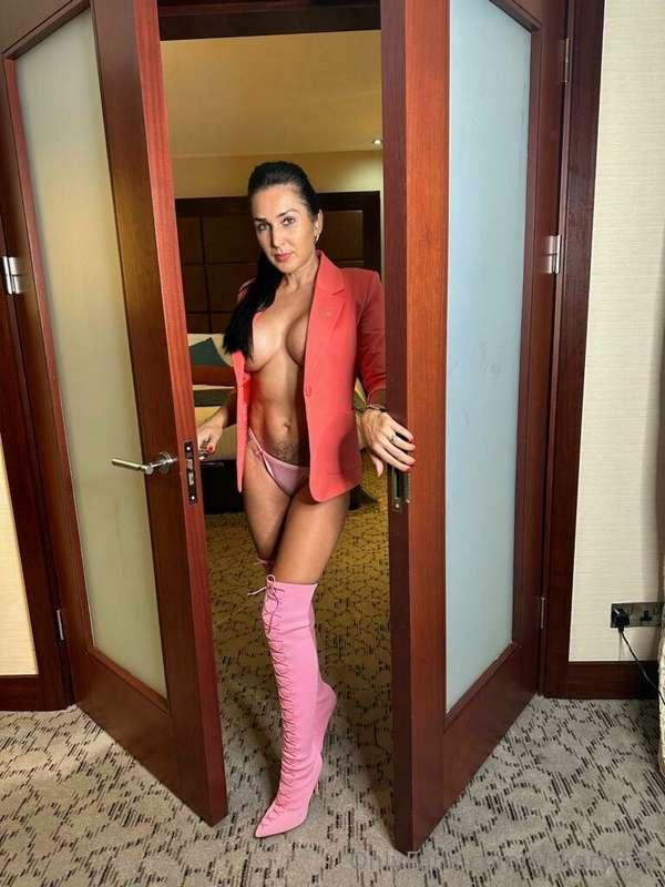 Welcome to my hotel room 💋 what to do first… 🔞
