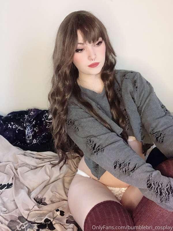 I love wearing thigh highs 🥰🥰🥰