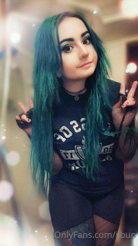 Freshly dyed hair and new extensions 🥰 I feel so cute