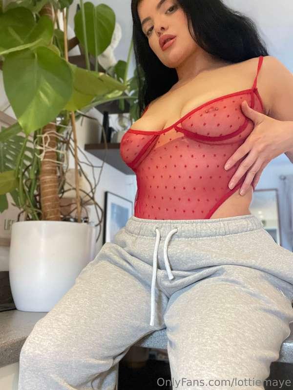 It’s so rainy and cold todayyy, would you fuck me over the k..