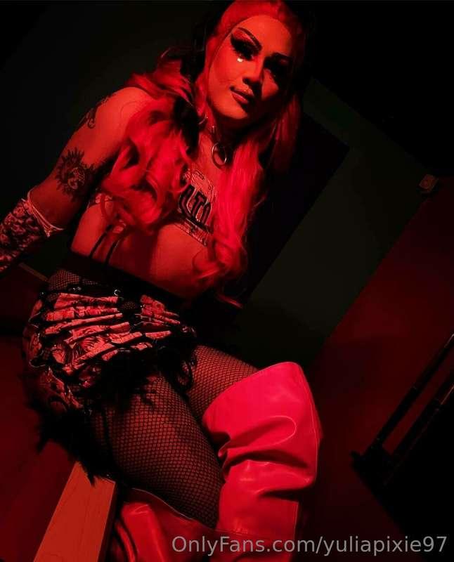 Love red pictures 😋