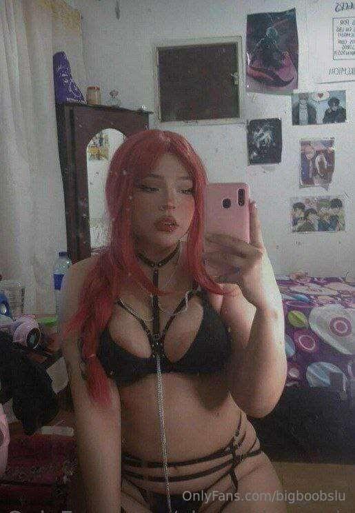 ## 🍒 @cherrryhannah 🍒

If you like cosplay and explicit cont..