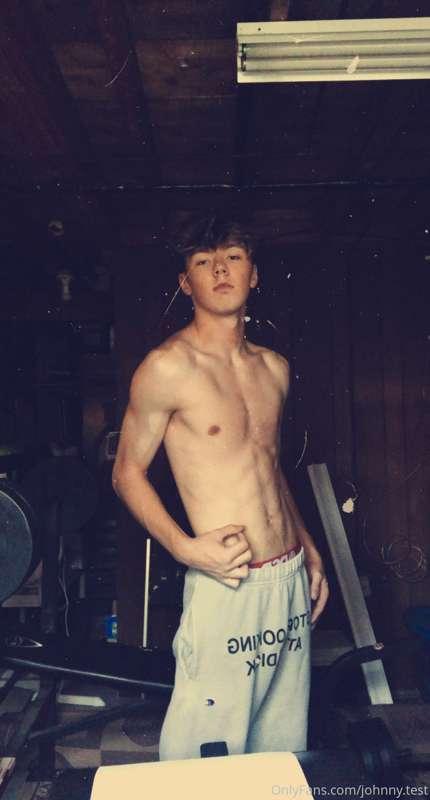 Just a little flexing pic ;)) from working out 😝and goodnigh..