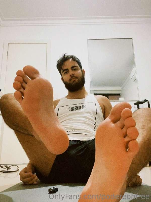 Do you guys like some foot? 🦶🏼🦶🏼🦶🏼