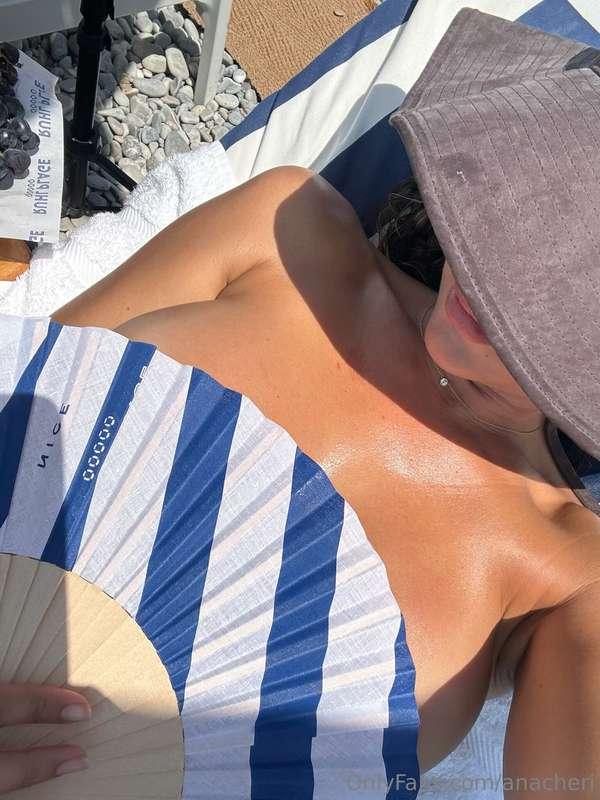 ***Sunbathing the French way!*** ☀️🤭   Releasing this set to..