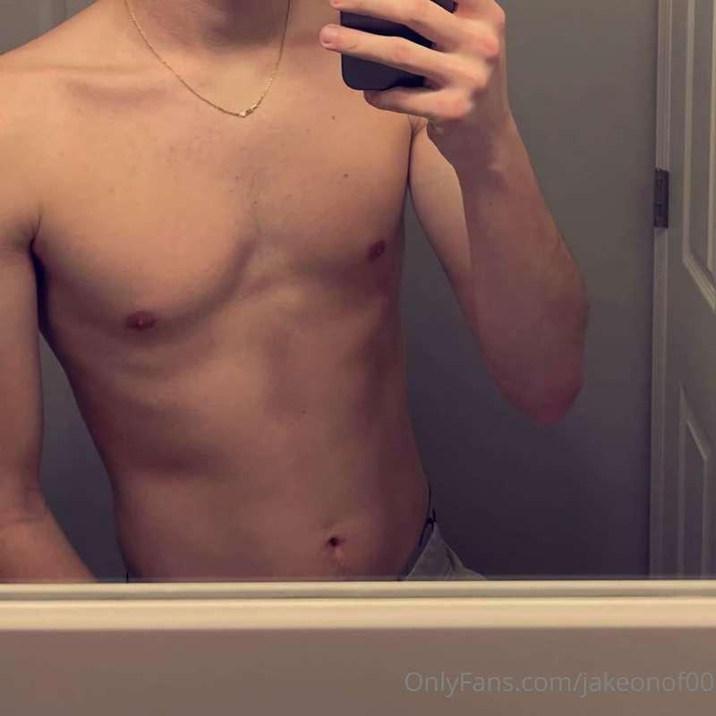 Going to take a shower... I wish I had a good tight pussy to..