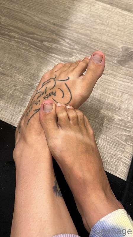 Do you want more feet content 😘