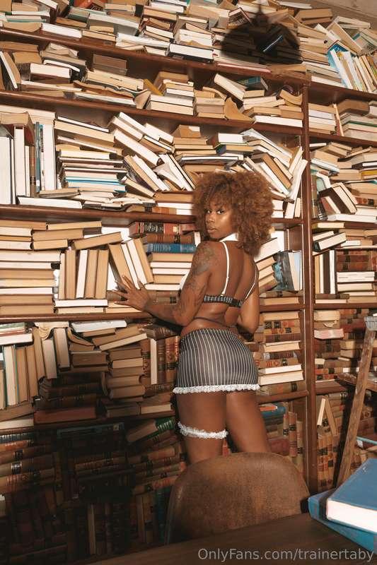 Can I show you my book collection?🙂‍↔️