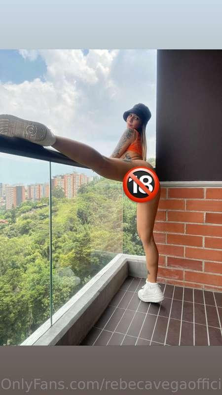 Do you like flexible women? 🙊