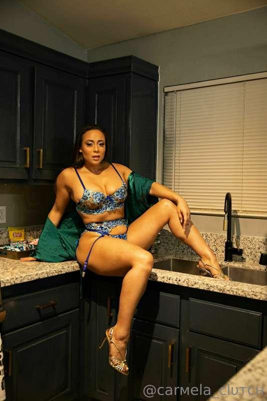 Ill be around for skypes today!! Talk to me in the dms babe!..