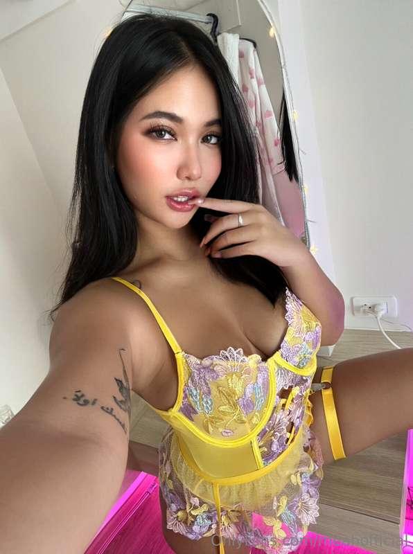 I love to share my latina boobs 