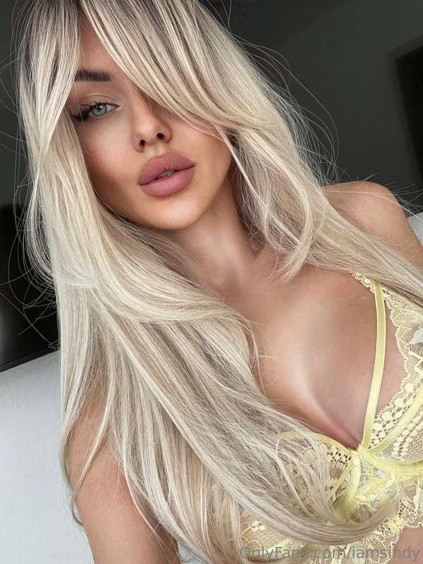 Hi guys 👋🏻
Today I woke up with the idea 😳 of ​​dying my hai..