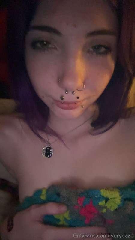 bored in bed come help me out🤭