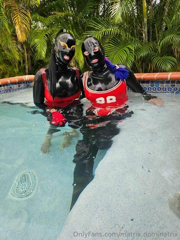 Fun weekend rubberdolling at the pool with @lokidrone and @m..