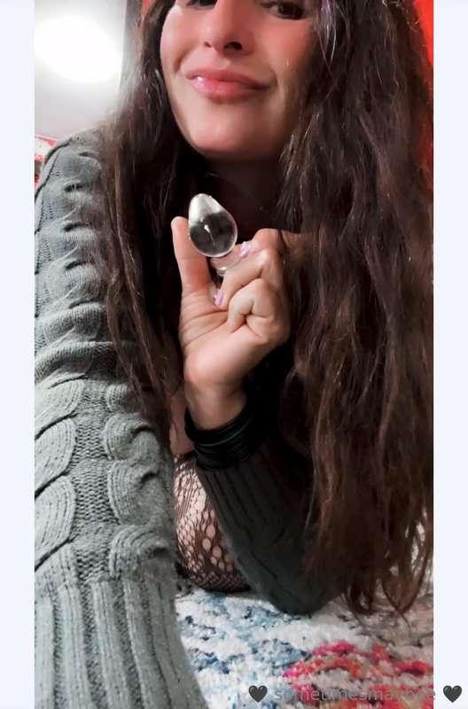 Butt Plug and Dripping Pussy (4:20) $20Here’s me demonstrati..