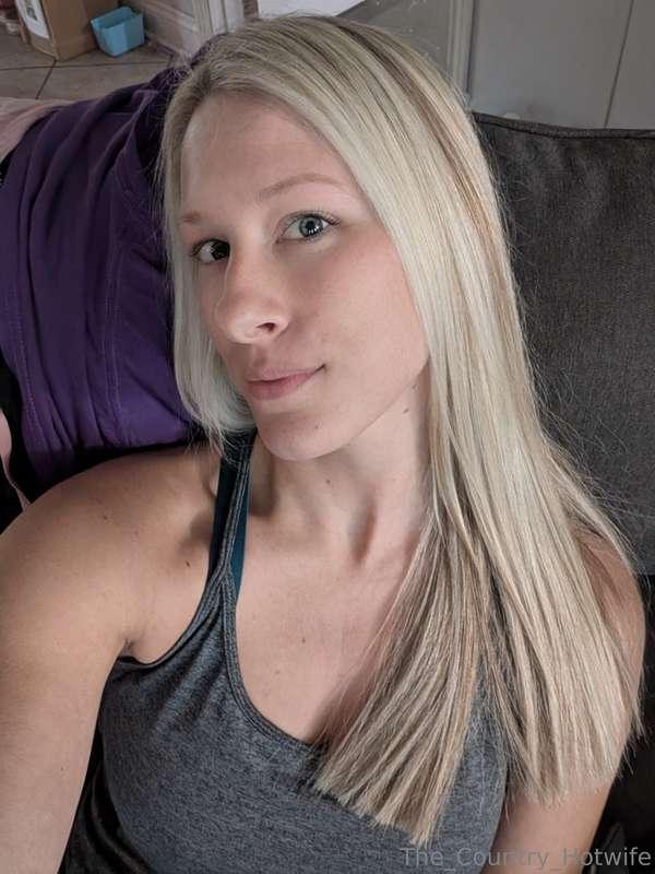 Went a little more blonde today 🌻🖤Think them bulls will noti..
