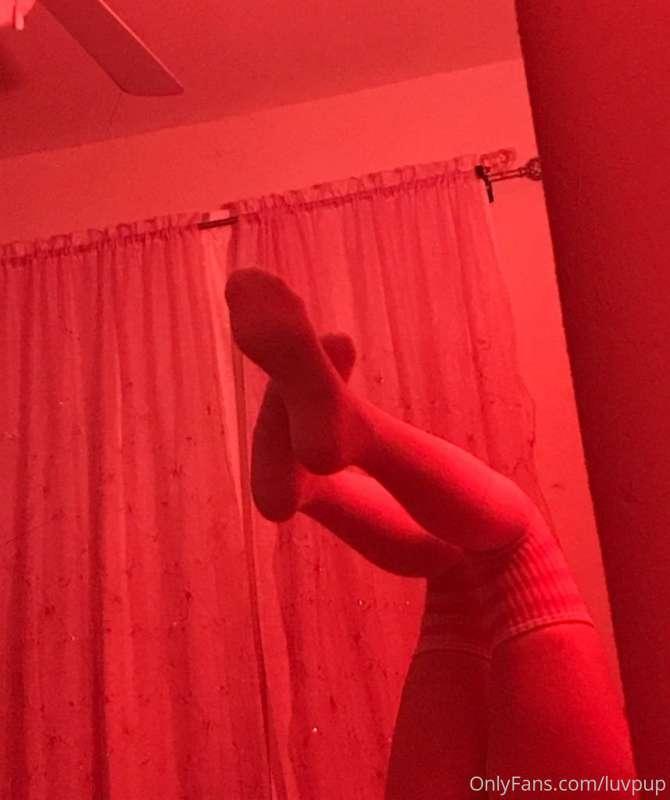 I’m getting a lot of feet content requests so pls dm me if u..
