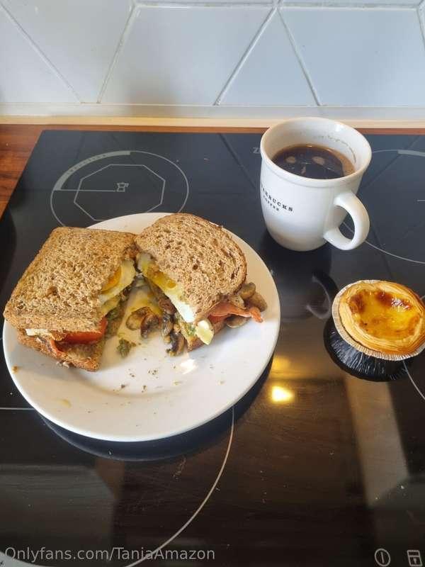 Lunch! 😋🥪🥪😋