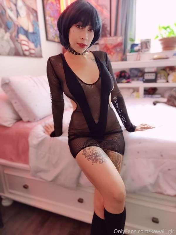 Gotta love Goth Girls🖤
Wanted to show off my new nipple pier..