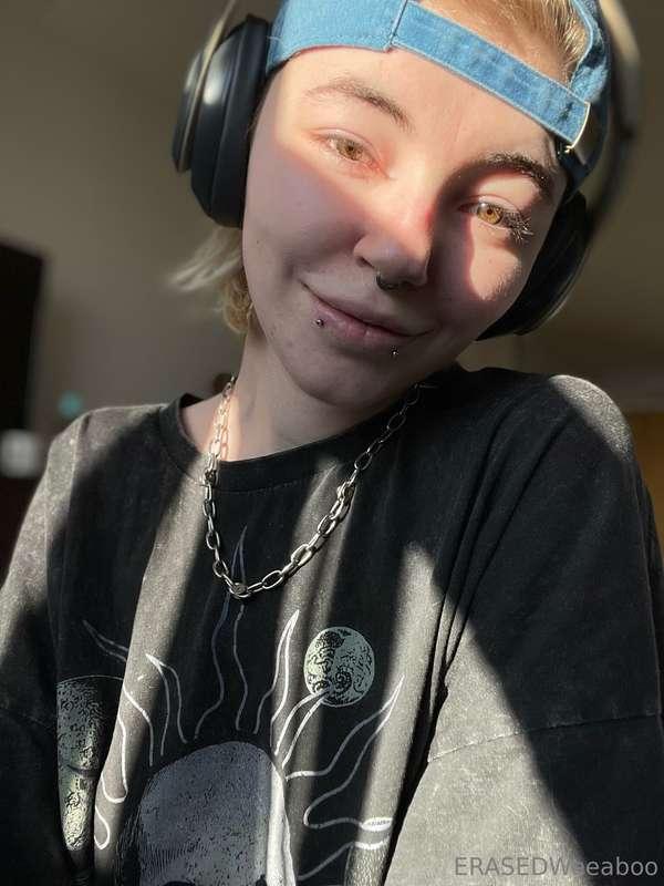 Have you played with a pierced tits before?🖤🔥