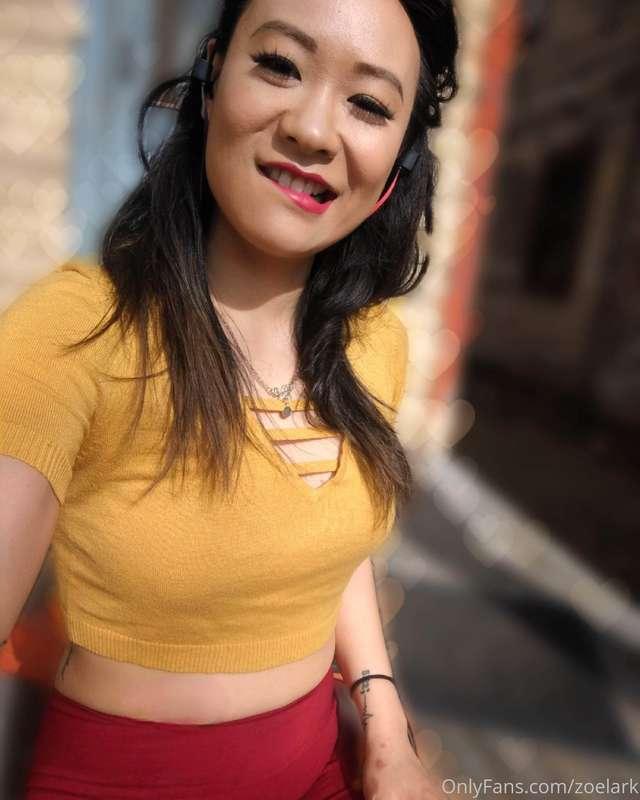 It's finally warm out!! Do I look cute in a crop top?