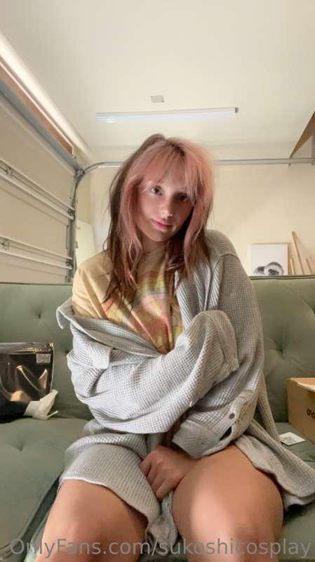 I’m relaxin this morning before hauling a bunch of my stuff ..