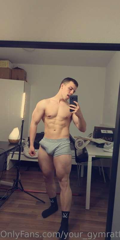 Abs showing up 🫣