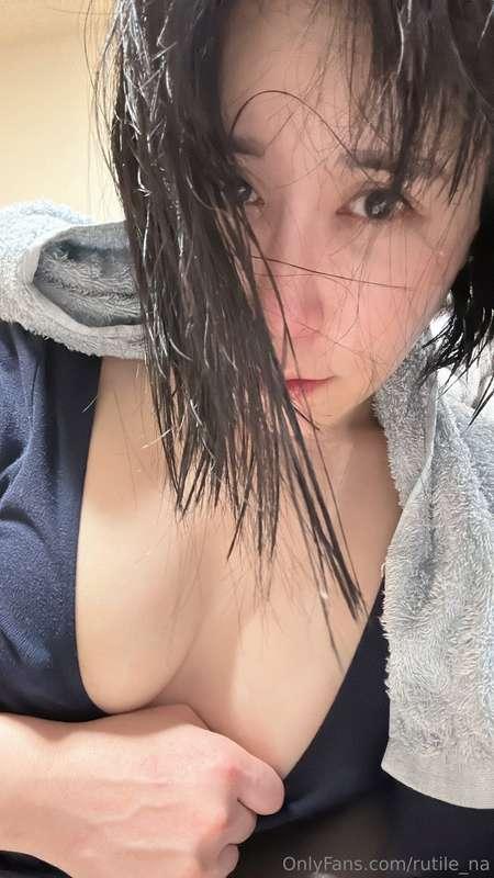 お風呂あがりです。今からストレッチと筋トレします！！