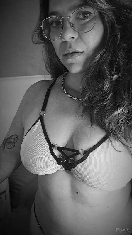 mmm 🩷🩷How do you like to start the day... Coffee or a kiss?🩷..