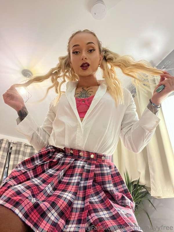 Got all dressed up just to tease you! 💋