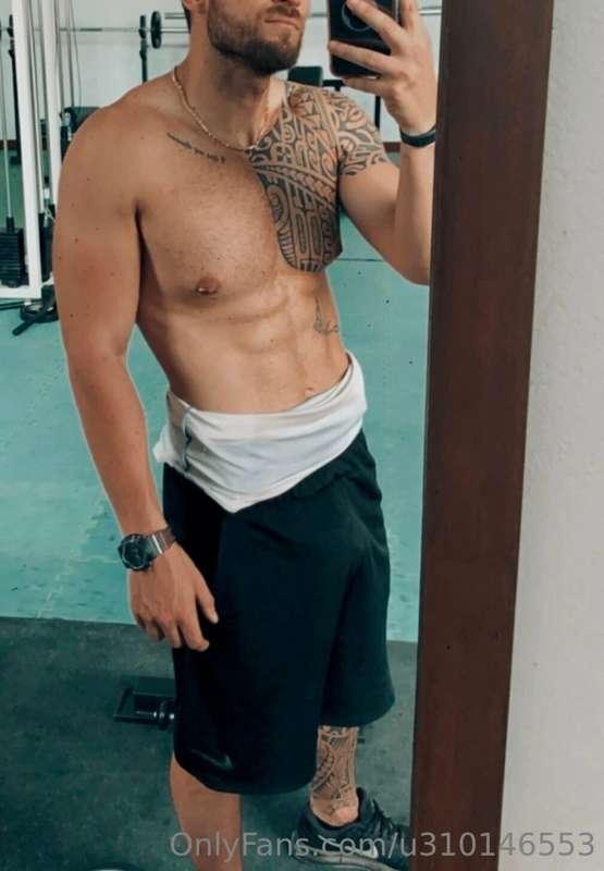 Stamattina grave problema in palestra.. 
ERO SENZA MUTANDE E..