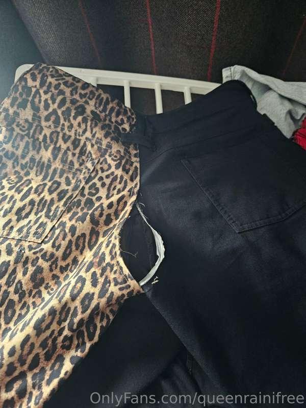 Busted the ass on my snowboarding pants 🤣🤣🤣 and I still have..