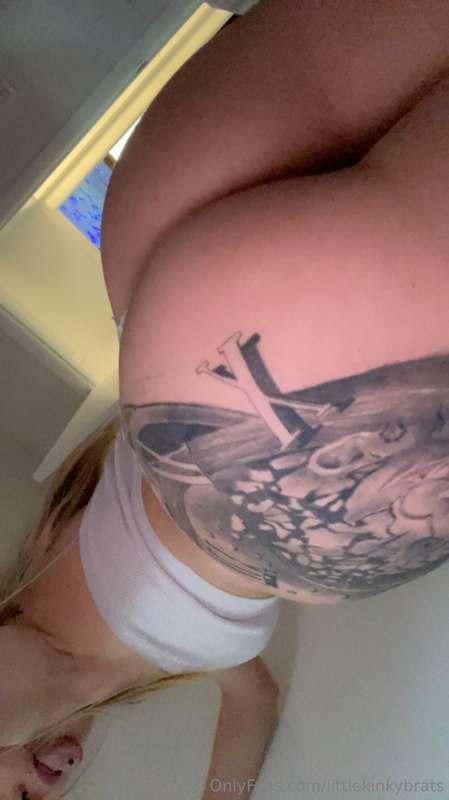 🍑 Come play with me on my VIP page ! @littlekinkybrat