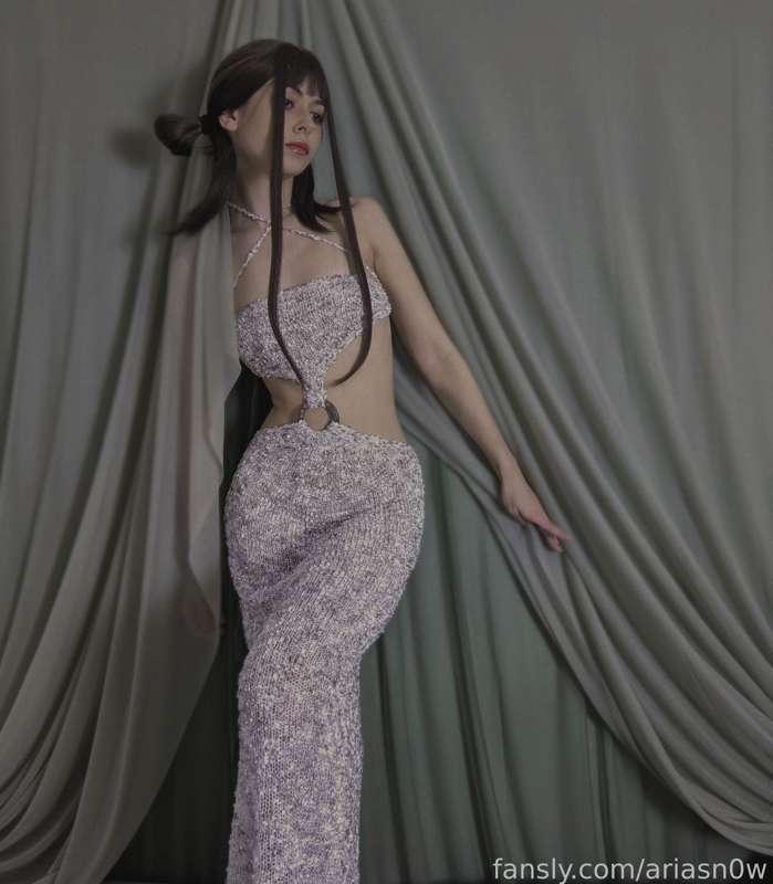 What's behind my curtains 😏

#goddess #egirl #ariasnow #fyp #freetofollow 
#booty #ass #horny #pussy #boobs #brunette  