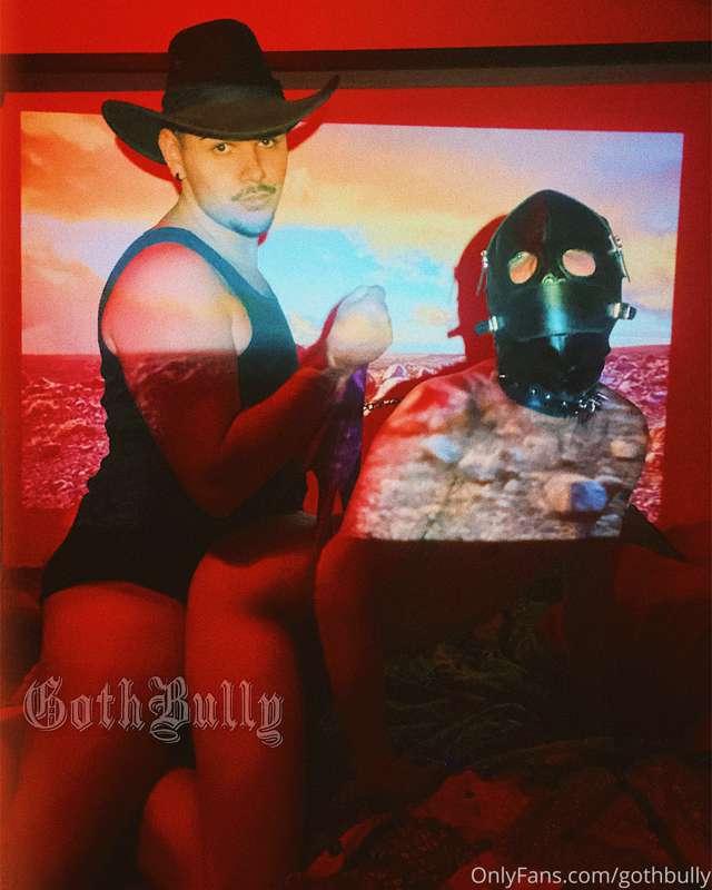 Save a horse, ride a femboy 😈

ft. @kylewedgie