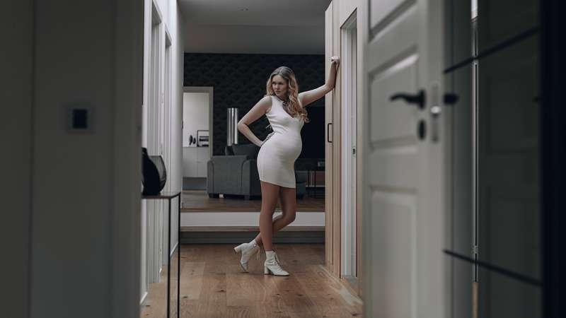 Malene L - Pregnant at home :Photos