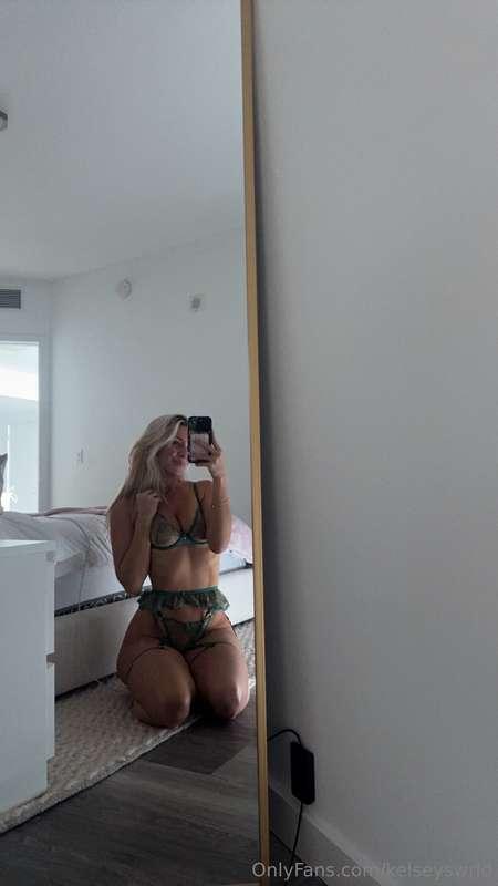 Do you like me better in green or red? 