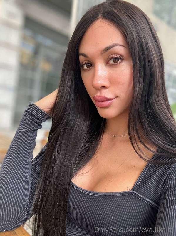 Just me, feeling pretty and a little dangerous today.Wanna p..