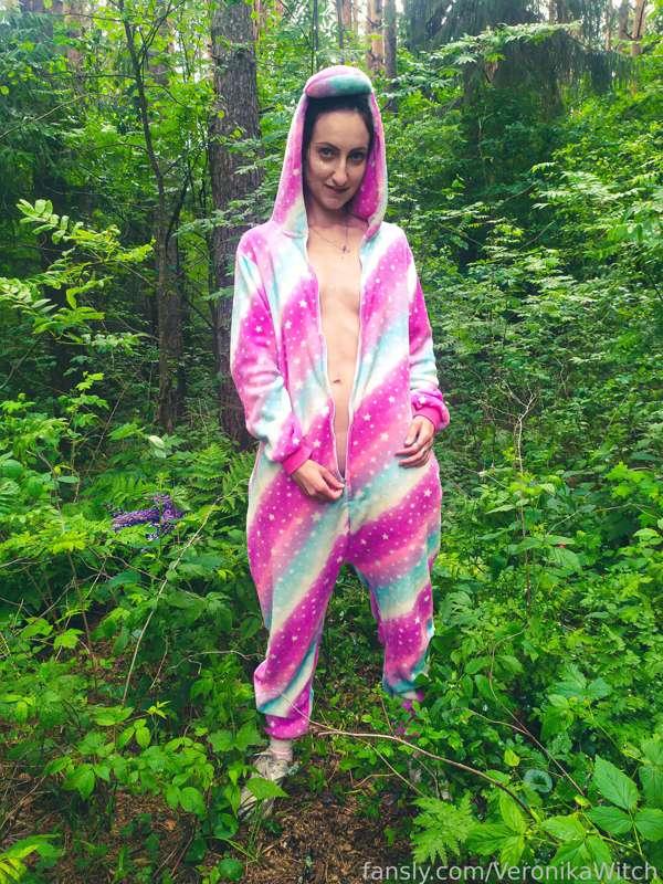 Have you ever met unicorns?🦄

#customs #videocall #sexting #witch #longhair #greeneyes #darkhair #brunette #slim #skinny #longlegs #costume #public #outdoor #smalltits

