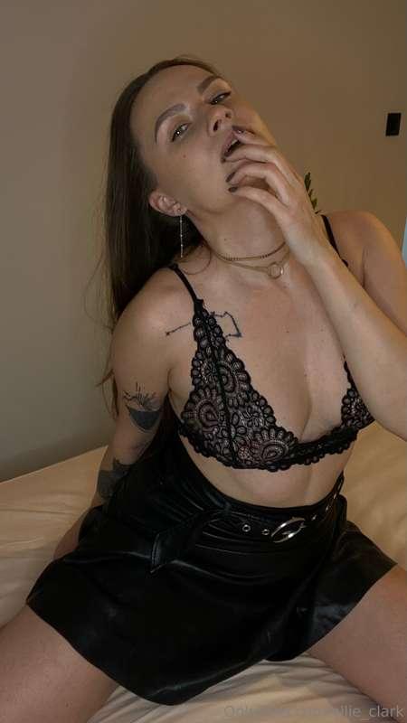 When the kids are away, I can be your mommy 🫦DM me if you wa..