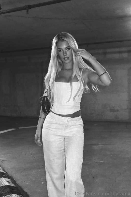 Never stop looking at me😈