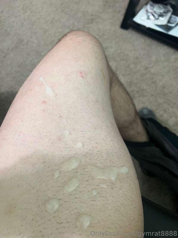 cum lick it off my leg🥵