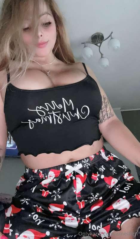 Do you like my new pijamas? 🎅 🎄 