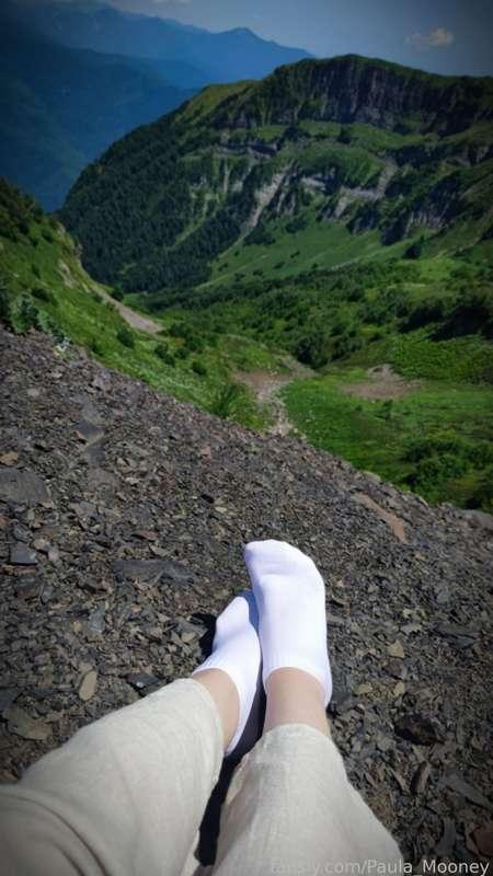 For a walk 🧦🌿⛰️
#outdoor #socks #feet #whitesocks #anklesocks #sockfetish #footfetish 