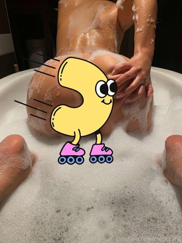 Rub a dub dub, fuck me in my tub? 🤭

See the full photoset p..