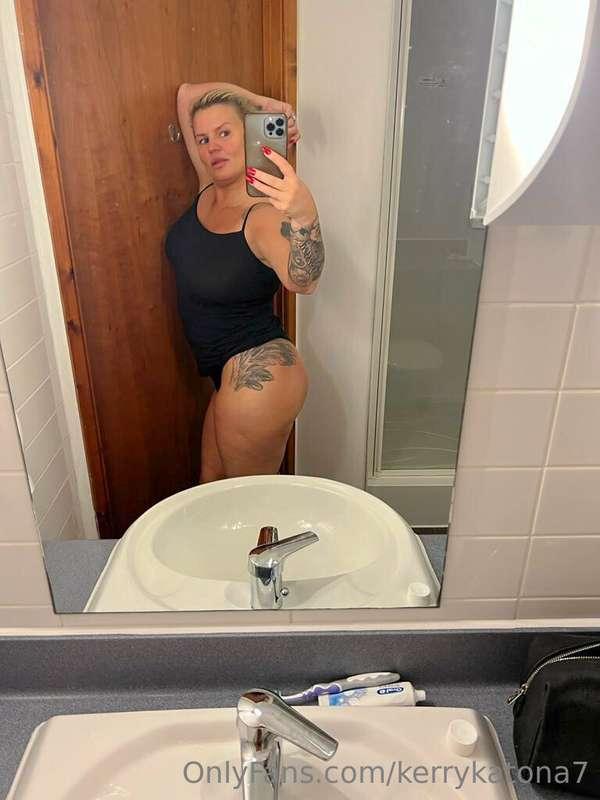 Milf fun at the hotel 😉😘💦